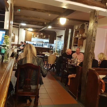 The Royal Oak Hotel Chapel en le Frith Bagian luar foto