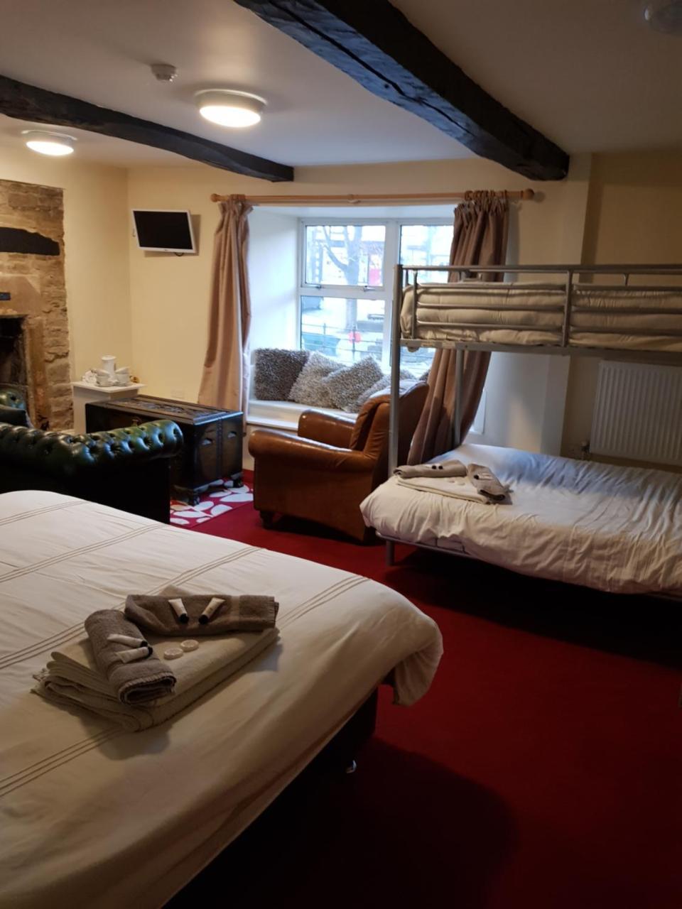 The Royal Oak Hotel Chapel en le Frith Bagian luar foto