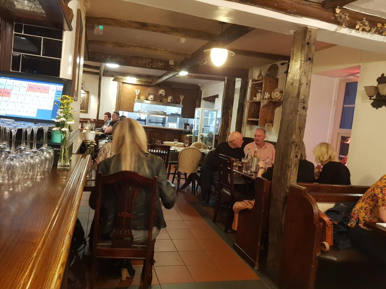 The Royal Oak Hotel Chapel en le Frith Bagian luar foto